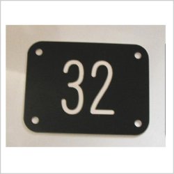 Graverede nummerskilte (indendrs)